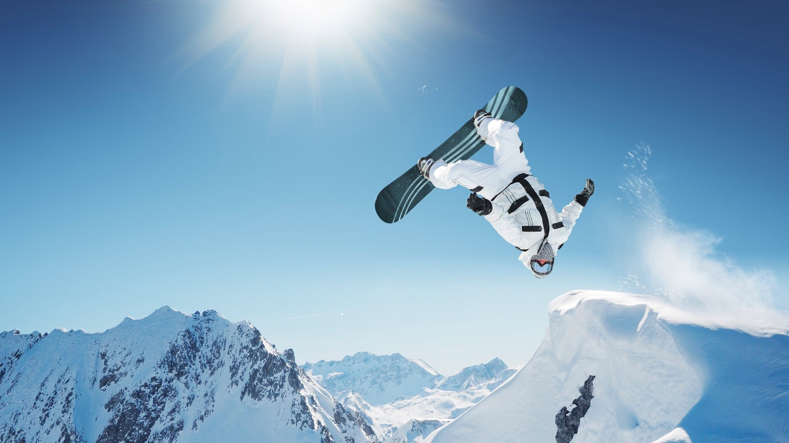 赛道与球场，速度与高度的双重奏鸣