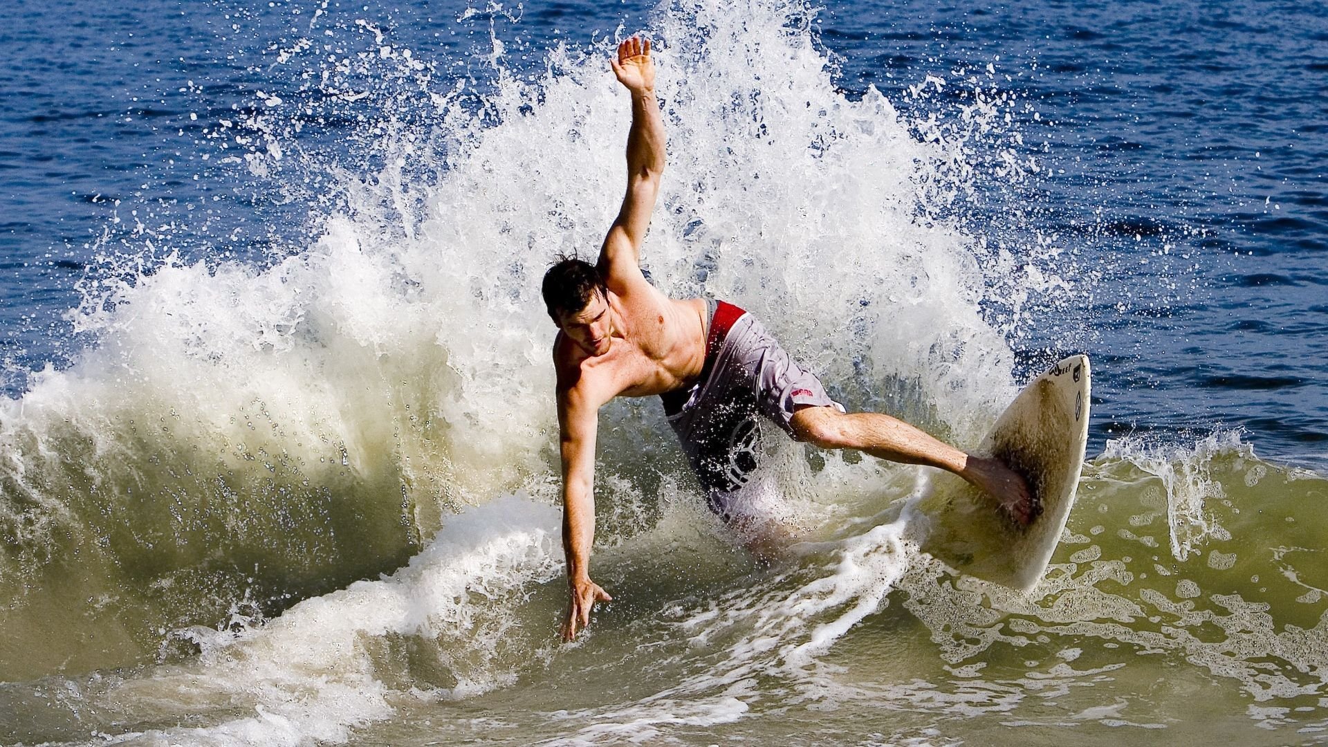 英格拉姆单骑破阵，绿军鏖战马刺显韧性